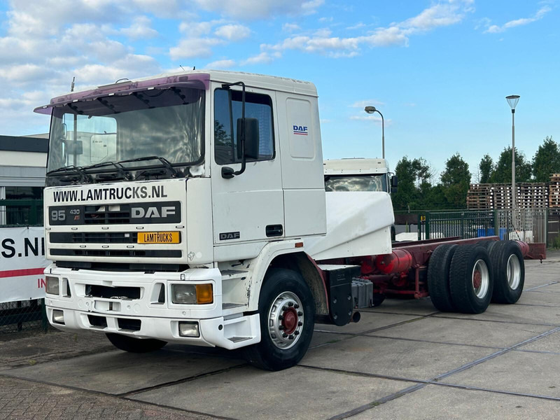 DAF 95.400 - Truk sasis: gambar 1 DAF 95.400 - Truk sasis: gambar 1