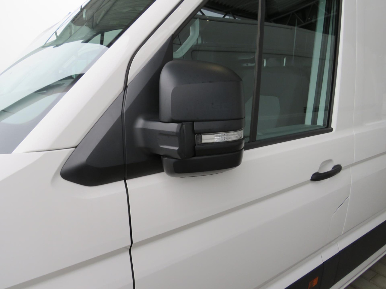 VOLKSWAGEN Crafter 35 L3H3 Kasten 4MOTION Navi ZV - Van panel: gambar 2 VOLKSWAGEN Crafter 35 L3H3 Kasten 4MOTION Navi ZV - Van panel: gambar 2