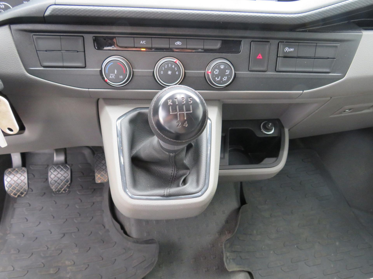 VOLKSWAGEN T6.1 Transporter 2.0 TDI Kasten Klima ZV - Van kecil: gambar 5 VOLKSWAGEN T6.1 Transporter 2.0 TDI Kasten Klima ZV - Van kecil: gambar 5