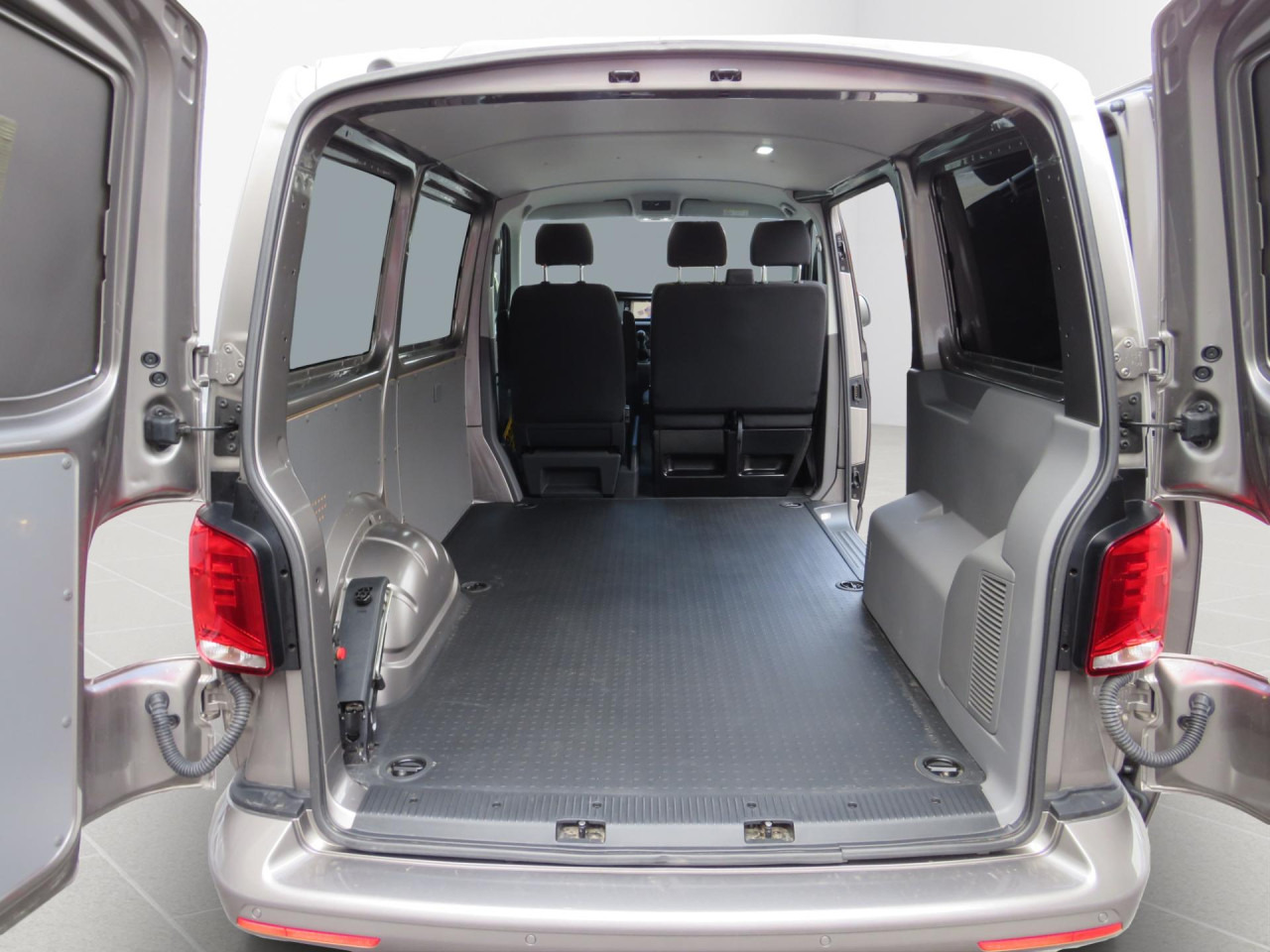 VOLKSWAGEN T6.1 Transporter Trendline 2.0 TDI Kasten Euro6 ZV - Van kecil: gambar 4 VOLKSWAGEN T6.1 Transporter Trendline 2.0 TDI Kasten Euro6 ZV - Van kecil: gambar 4