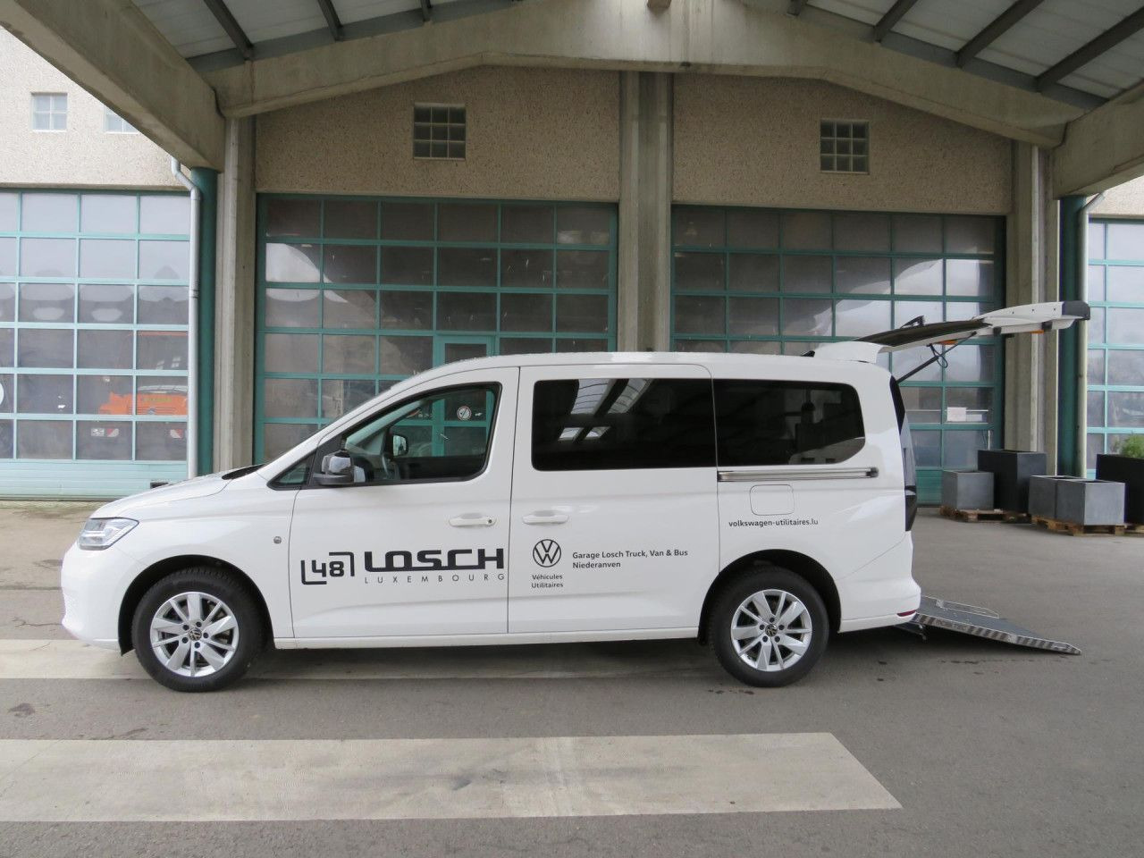 Volkswagen Caddy Maxi Kombi Rollstuhlumbau Taxirampe Navi - Mobil: gambar 3 Volkswagen Caddy Maxi Kombi Rollstuhlumbau Taxirampe Navi - Mobil: gambar 3