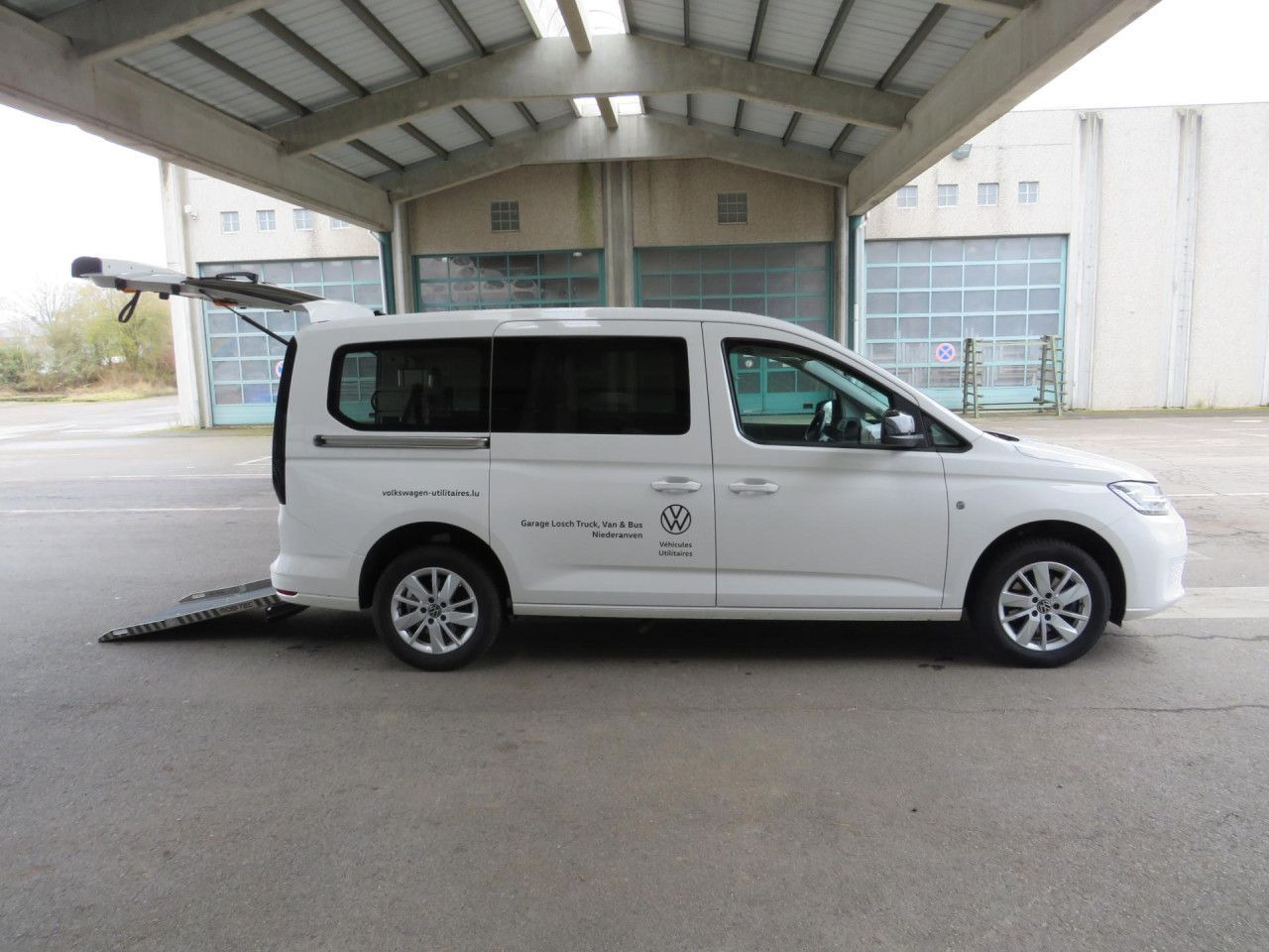 Volkswagen Caddy Maxi Kombi Rollstuhlumbau Taxirampe Navi - Mobil: gambar 4 Volkswagen Caddy Maxi Kombi Rollstuhlumbau Taxirampe Navi - Mobil: gambar 4