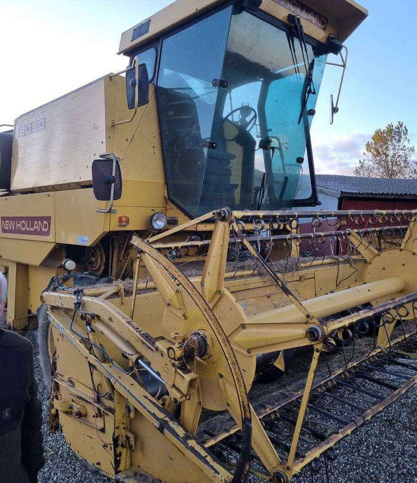 New Holland 8050 - Pemanen gabungan: gambar 1 New Holland 8050 - Pemanen gabungan: gambar 1