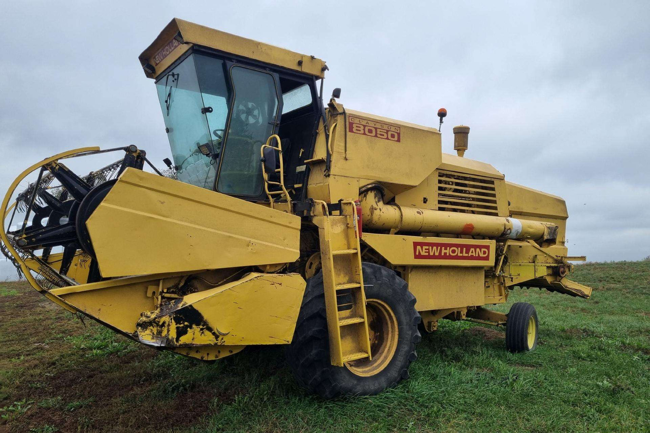 Pemanen gabungan New Holland 8050: gambar 1