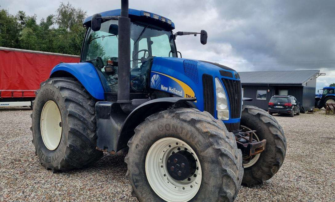New Holland T8040 - Traktor: gambar 2 New Holland T8040 - Traktor: gambar 2