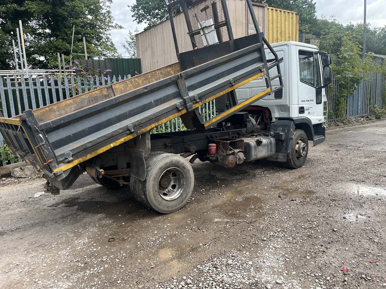 Iveco Euro Cargo 75 E17 - Truk jungkit: gambar 3 Iveco Euro Cargo 75 E17 - Truk jungkit: gambar 3