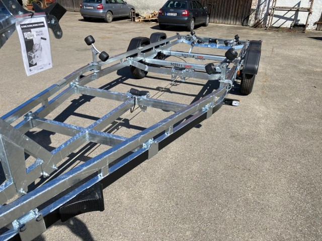 Brenderup Brenderup Premium Bootsanhänger 242500TB SR mit Superrollen, 2,5 to. 7,2m/ 24 Fuß - Trailer perahu: gambar 4 Brenderup Brenderup Premium Bootsanhänger 242500TB SR mit Superrollen, 2,5 to. 7,2m/ 24 Fuß - Trailer perahu: gambar 4
