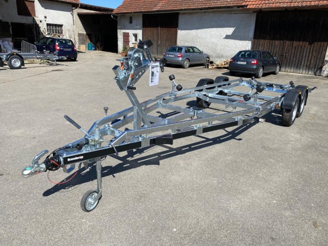 Brenderup Brenderup Premium Bootsanhänger 242500TB SR mit Superrollen, 2,5 to. 7,2m/ 24 Fuß - Trailer perahu: gambar 1 Brenderup Brenderup Premium Bootsanhänger 242500TB SR mit Superrollen, 2,5 to. 7,2m/ 24 Fuß - Trailer perahu: gambar 1