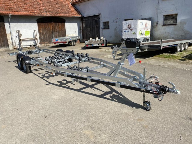 Brenderup Brenderup Premium Bootsanhänger 303500TB SRX mit Superrollen, 3,5 to. 8,7m/ 30 Fuß - Trailer perahu: gambar 1 Brenderup Brenderup Premium Bootsanhänger 303500TB SRX mit Superrollen, 3,5 to. 8,7m/ 30 Fuß - Trailer perahu: gambar 1