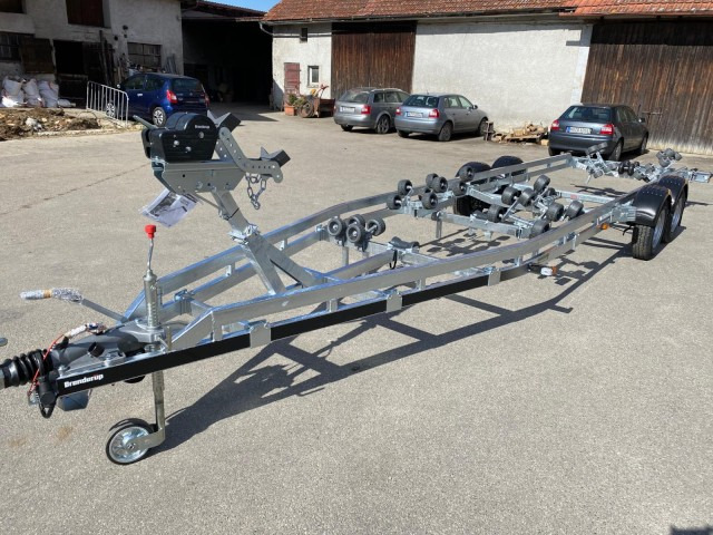 Brenderup Brenderup Premium Bootsanhänger 303500TB SRX mit Superrollen, 3,5 to. 8,7m/ 30 Fuß - Trailer perahu: gambar 4 Brenderup Brenderup Premium Bootsanhänger 303500TB SRX mit Superrollen, 3,5 to. 8,7m/ 30 Fuß - Trailer perahu: gambar 4