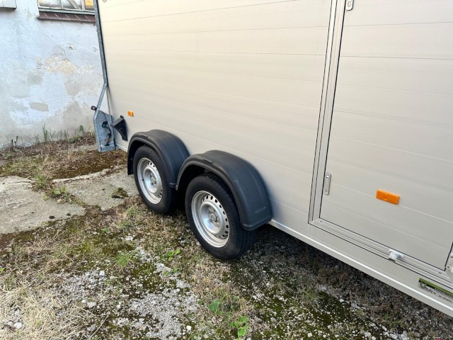 Cheval Liberte Debon Roadster 700 Alu + Türe 2600 kg, 100 km/h, 375x180x202cm - Trailer kotak tertutup: gambar 3 Cheval Liberte Debon Roadster 700 Alu + Türe 2600 kg, 100 km/h, 375x180x202cm - Trailer kotak tertutup: gambar 3