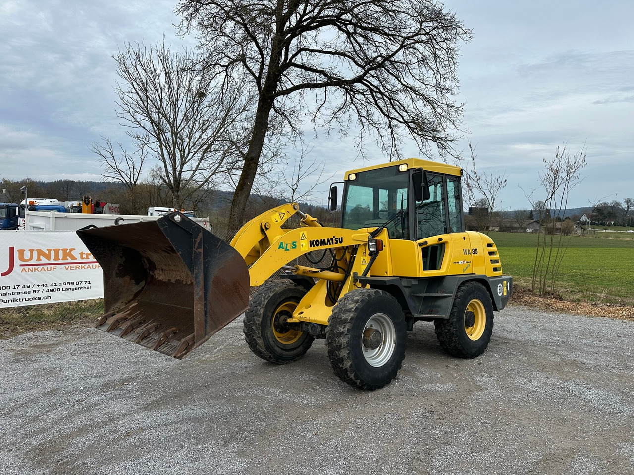 KOMATSU WA 85 3 - Wheel loader: gambar 1 KOMATSU WA 85 3 - Wheel loader: gambar 1