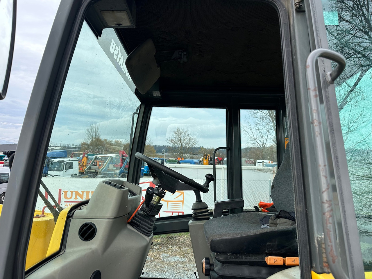 KOMATSU WA 85 3 - Wheel loader: gambar 4 KOMATSU WA 85 3 - Wheel loader: gambar 4