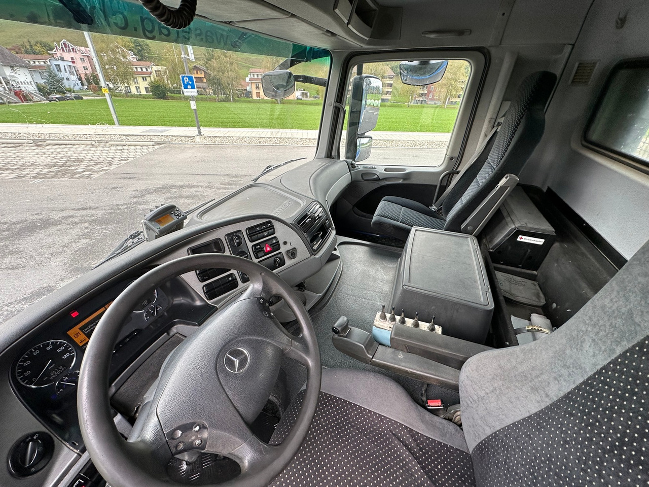 MERCEDES-BENZ Actros 18.32 4x2 Trösch absetzkipper - Truk skip loader: gambar 2 MERCEDES-BENZ Actros 18.32 4x2 Trösch absetzkipper - Truk skip loader: gambar 2