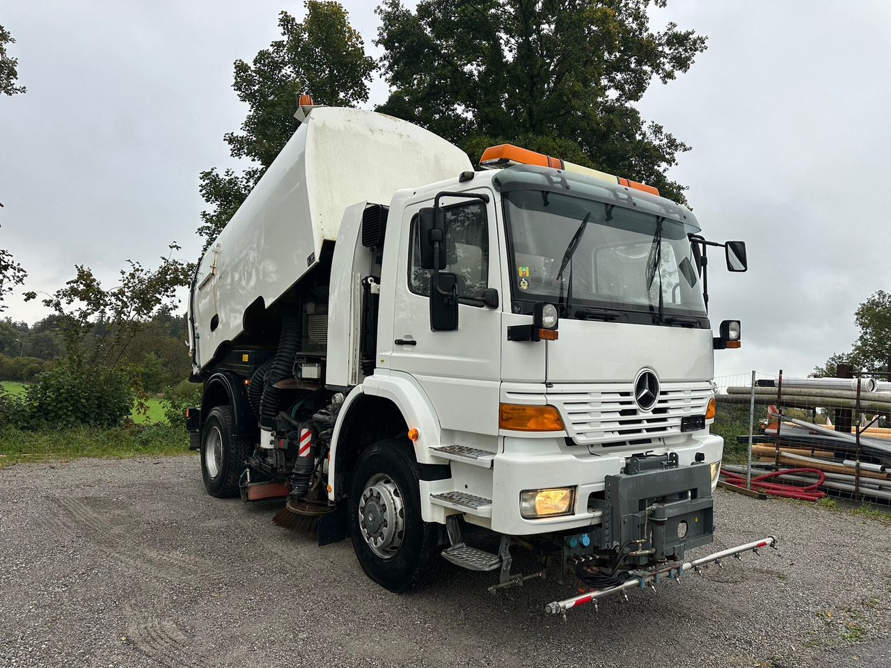 MERCEDES-BENZ Atego 1823 4x4 Faun 7m3 - Penyapu jalan: gambar 2 MERCEDES-BENZ Atego 1823 4x4 Faun 7m3 - Penyapu jalan: gambar 2