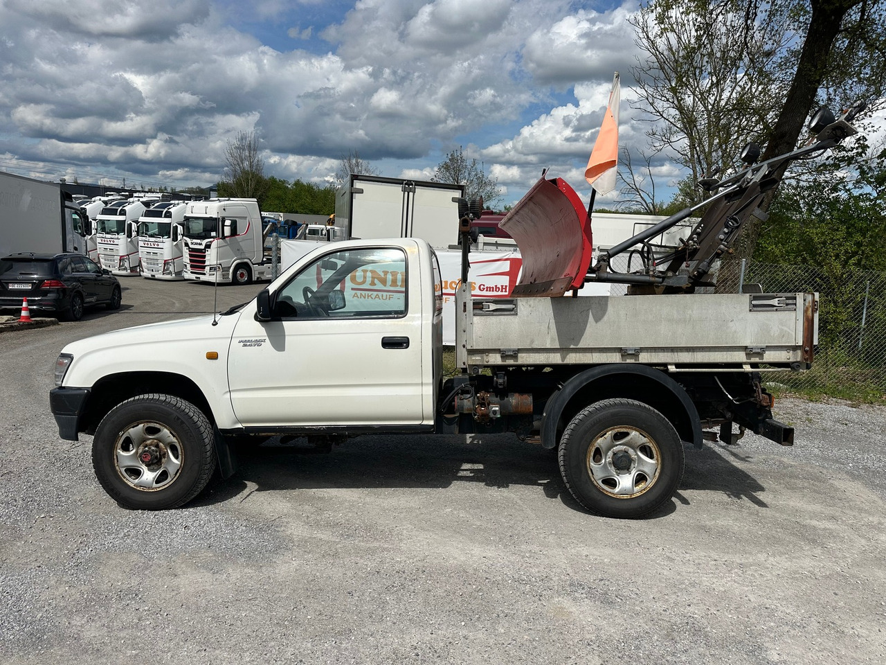 TOYOTA Hilux 4WD 4x4 Winterdienst Kipper - Van jungkit: gambar 2 TOYOTA Hilux 4WD 4x4 Winterdienst Kipper - Van jungkit: gambar 2