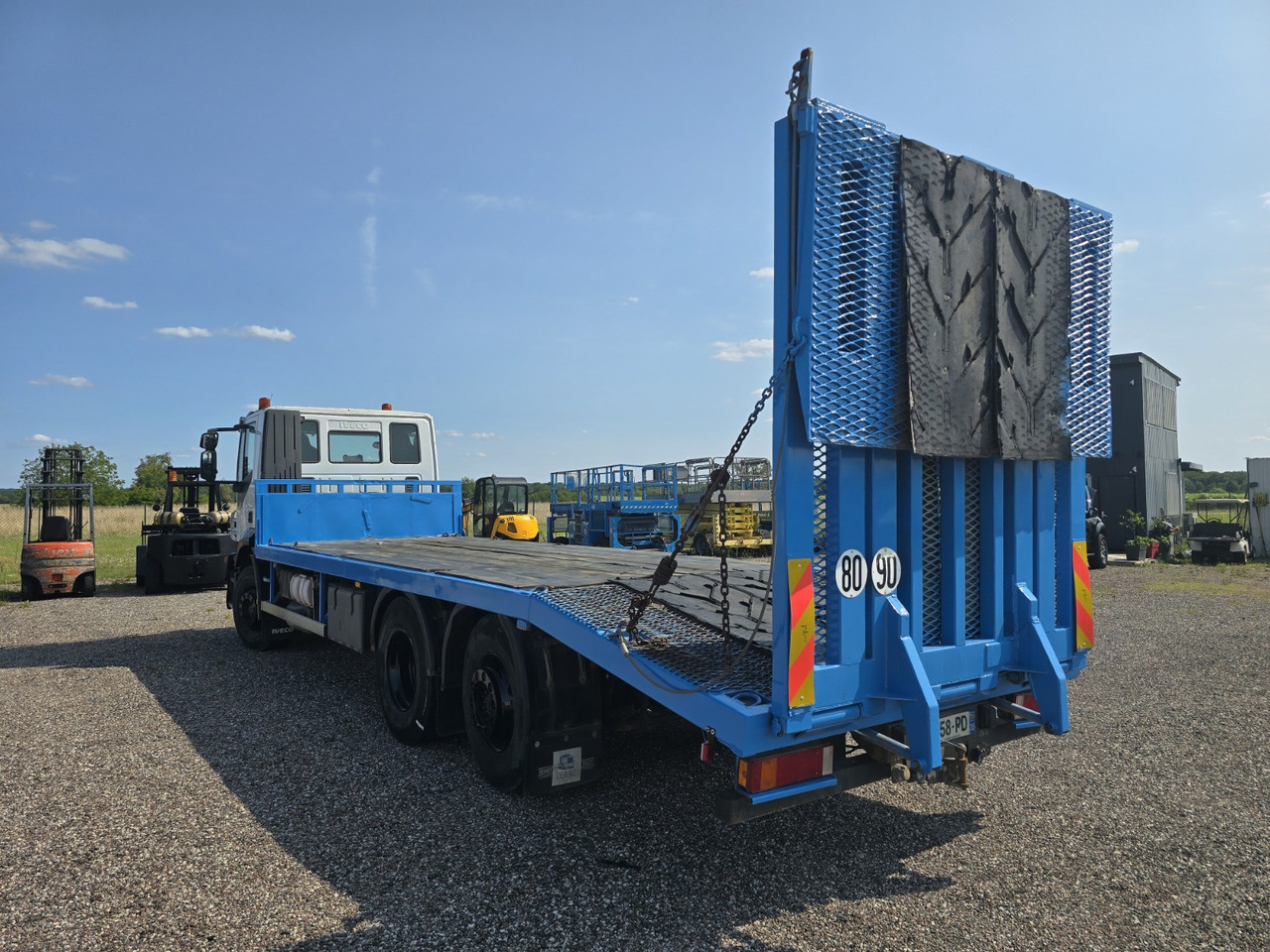 IVECO 260S33 - Truk pengangkut mobil: gambar 2 IVECO 260S33 - Truk pengangkut mobil: gambar 2