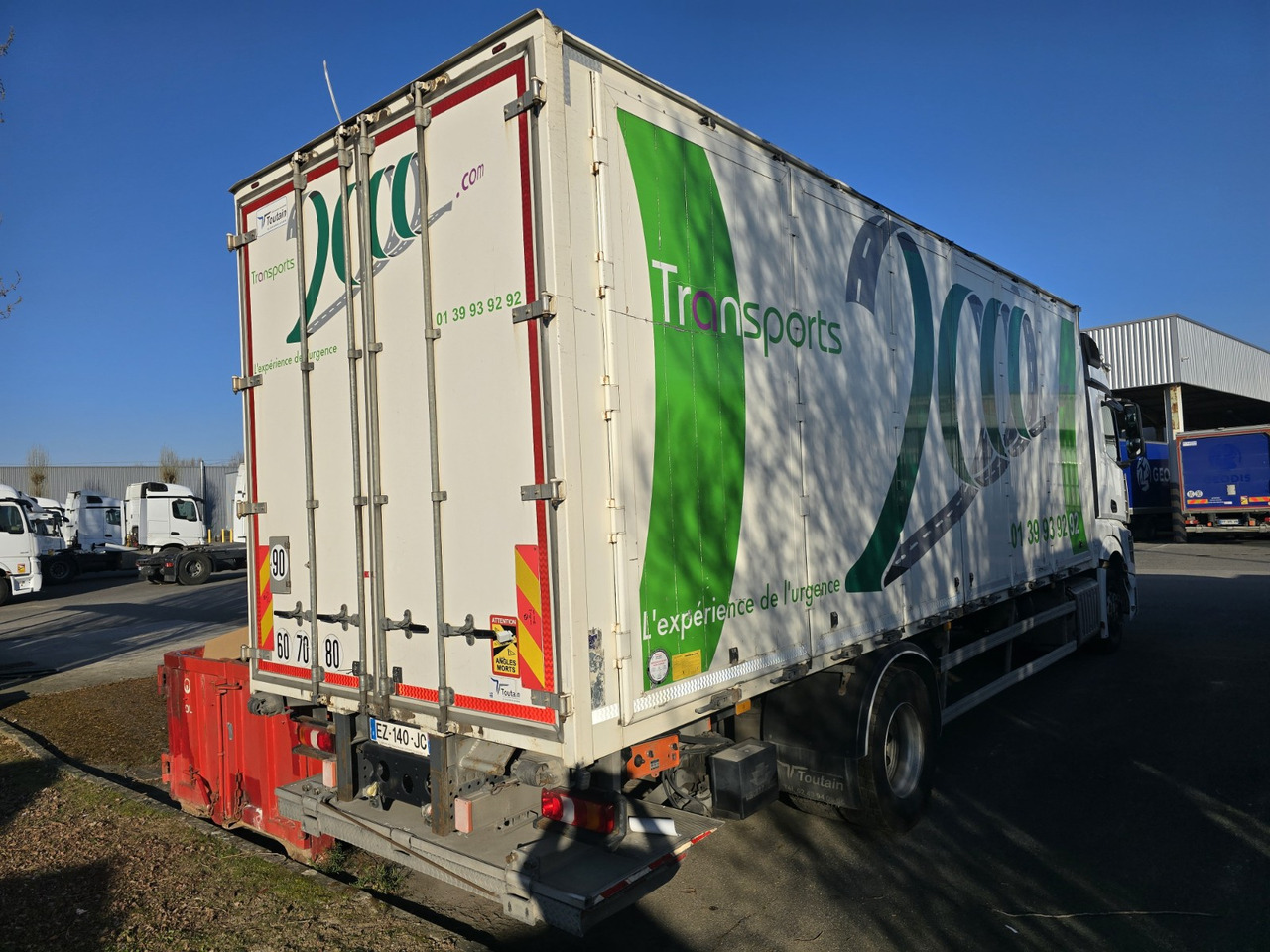 MERCEDES-BENZ 1833 - Truk box: gambar 4 MERCEDES-BENZ 1833 - Truk box: gambar 4