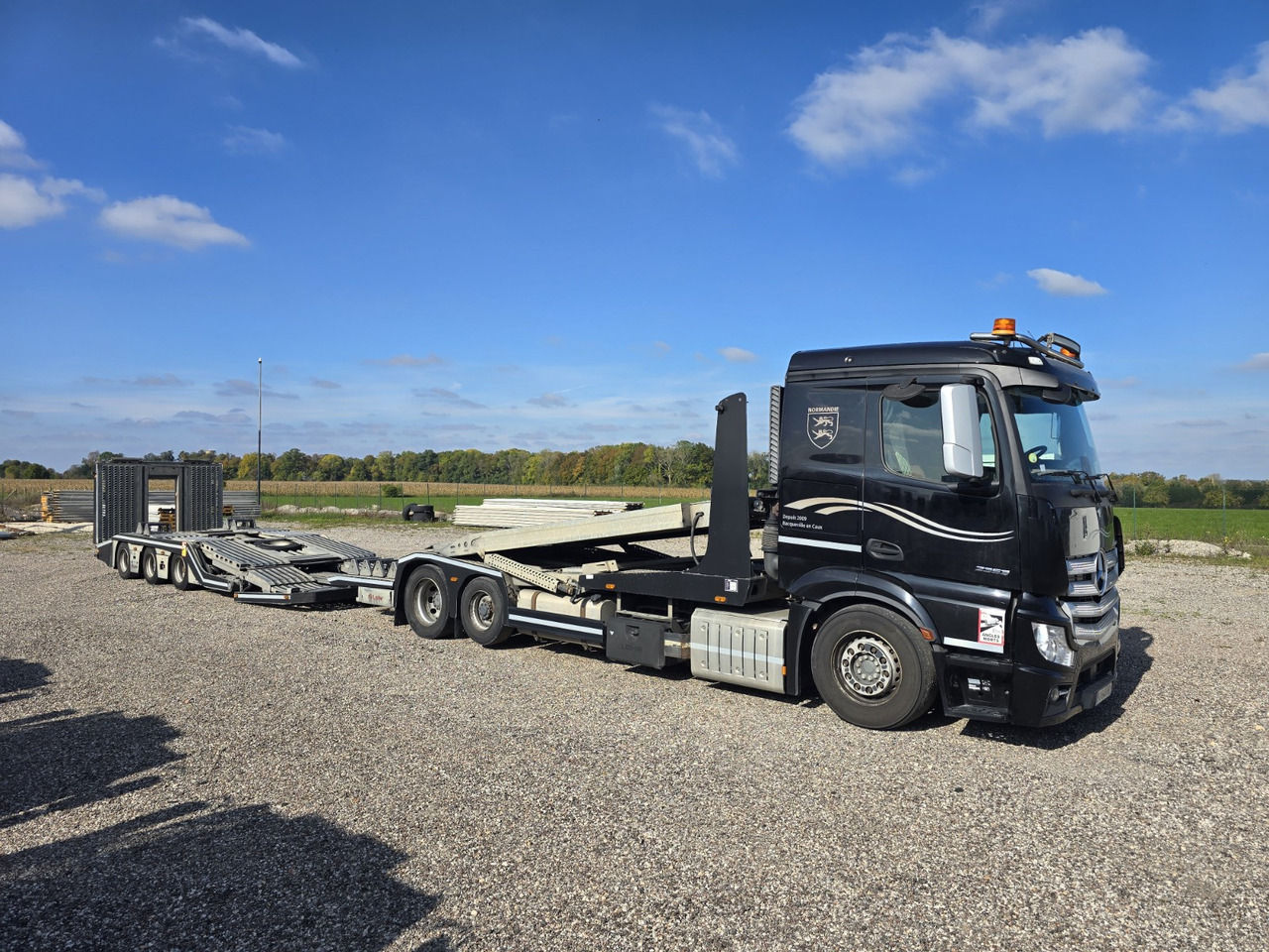 MERCEDES-BENZ 2353 - Truk pengangkut mobil: gambar 1 MERCEDES-BENZ 2353 - Truk pengangkut mobil: gambar 1