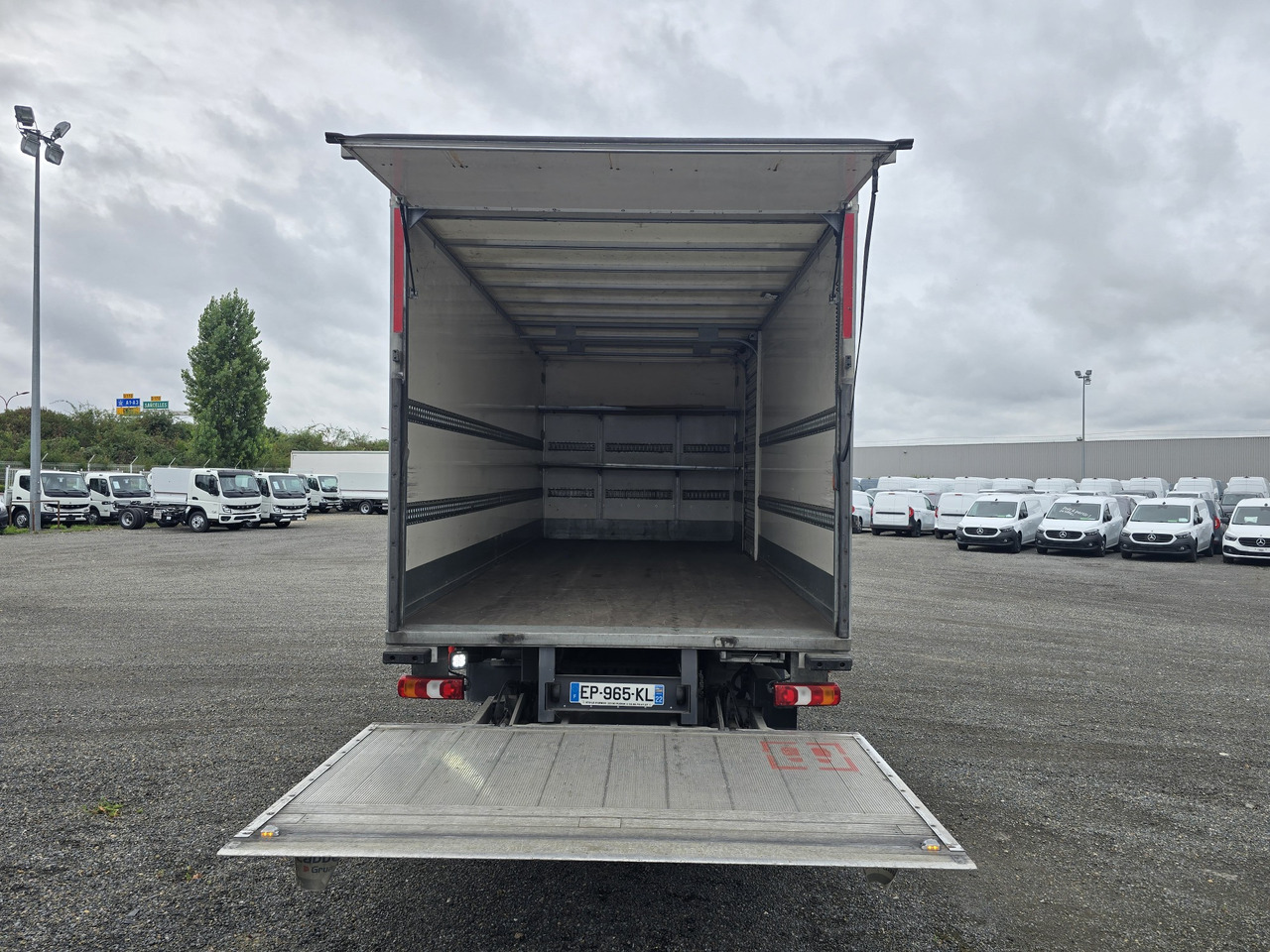 MERCEDES-BENZ Atego 1218 - Bo - LIFT - SIDE DOOR - ADR - Truk box: gambar 5 MERCEDES-BENZ Atego 1218 - Bo - LIFT - SIDE DOOR - ADR - Truk box: gambar 5