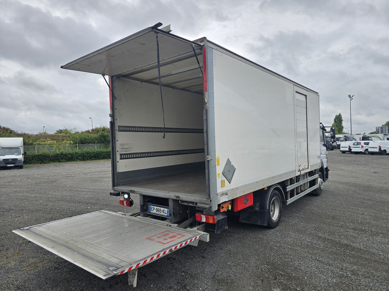 MERCEDES-BENZ Atego 1218 - Bo - LIFT - SIDE DOOR - ADR - Truk box: gambar 4 MERCEDES-BENZ Atego 1218 - Bo - LIFT - SIDE DOOR - ADR - Truk box: gambar 4
