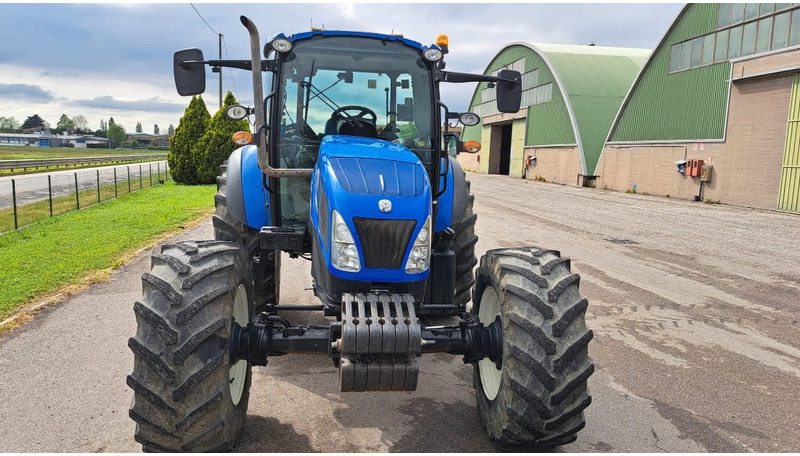 New Holland T 4.105 - Traktor: gambar 2 New Holland T 4.105 - Traktor: gambar 2