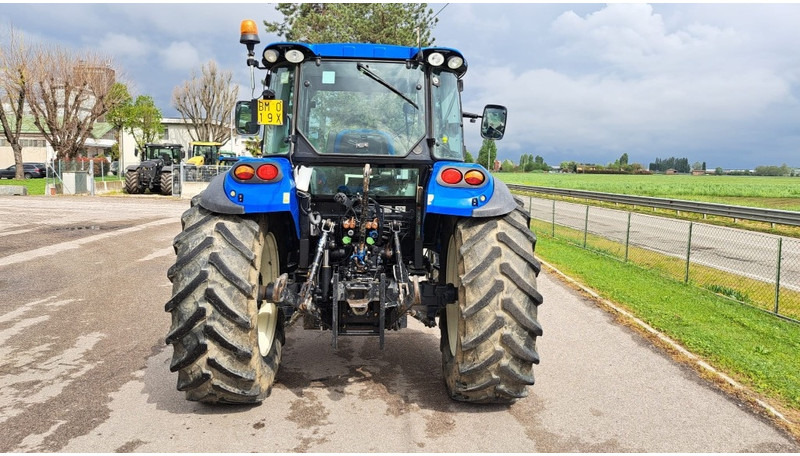 New Holland T 4.105 - Traktor: gambar 4 New Holland T 4.105 - Traktor: gambar 4