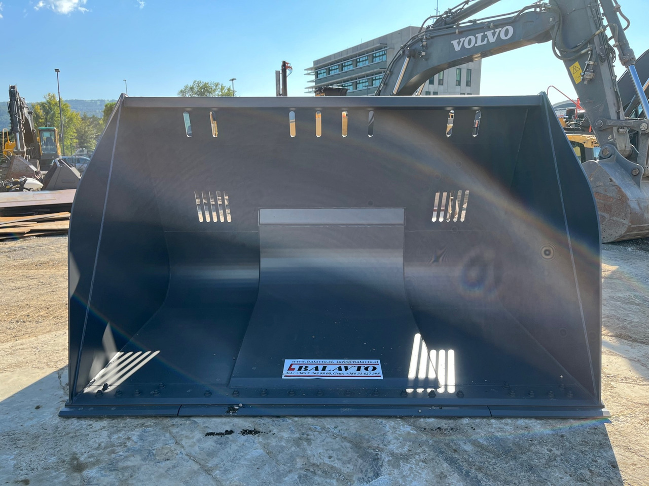 Balavto Loader bucket 3000 mm - Ember loader: gambar 1 Balavto Loader bucket 3000 mm - Ember loader: gambar 1