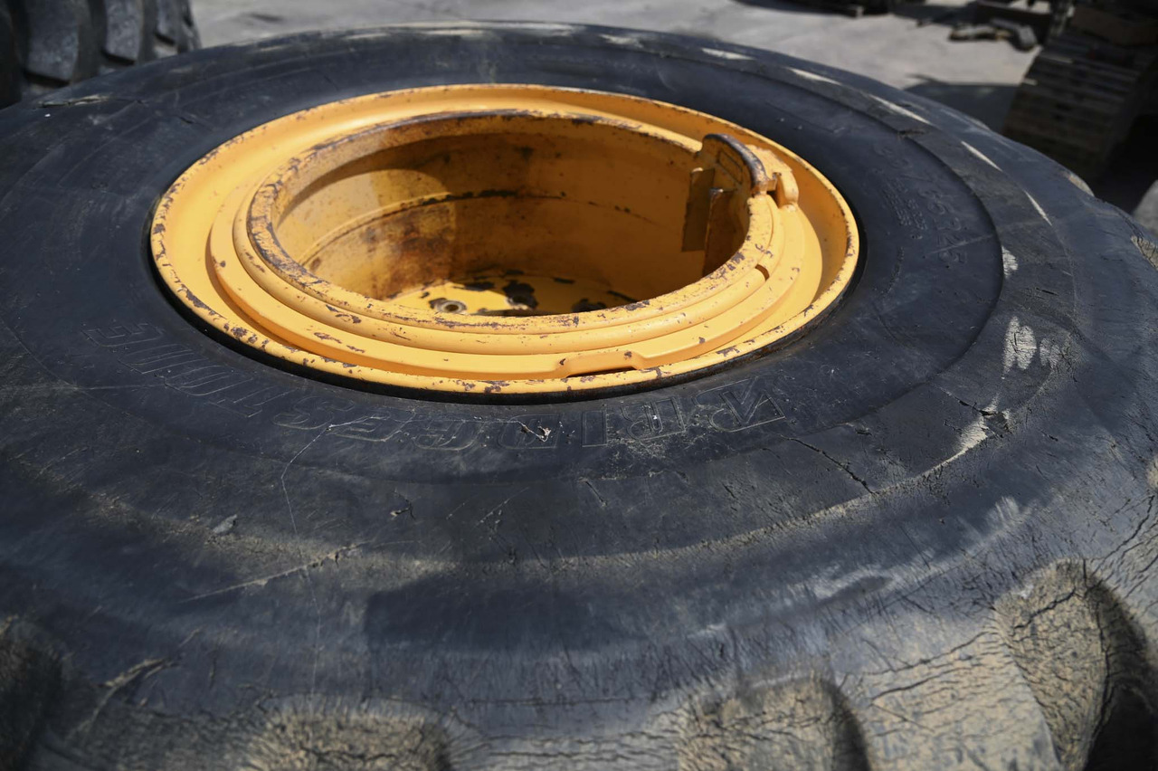 Leasing Bridgestone tires 30/65R25 with rims Bridgestone tires 30/65R25 with rims: gambar 15