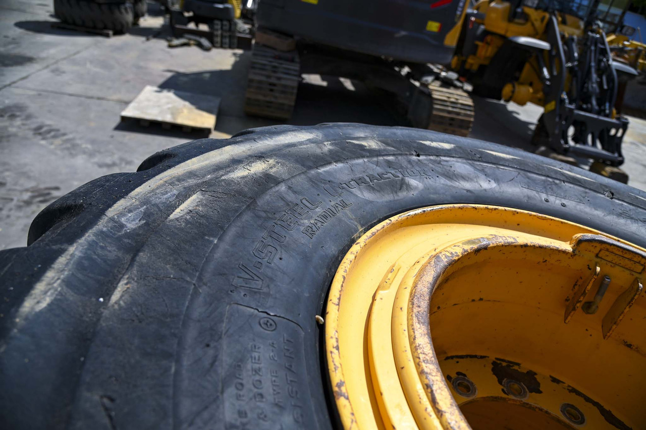 Leasing Bridgestone tires 30/65R25 with rims Bridgestone tires 30/65R25 with rims: gambar 20