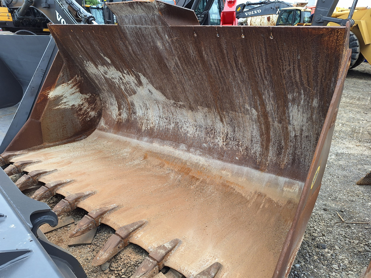 Caterpillar Loader bucket 3300 mm - Ember loader: gambar 1 Caterpillar Loader bucket 3300 mm - Ember loader: gambar 1