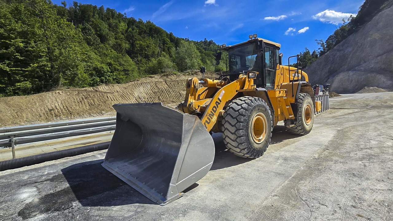 HYUNDAI HL970 - Wheel loader: gambar 1 HYUNDAI HL970 - Wheel loader: gambar 1