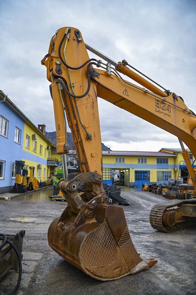 Ekskavator perayap Liebherr R934B: gambar 12 Ekskavator perayap Liebherr R934B: gambar 12