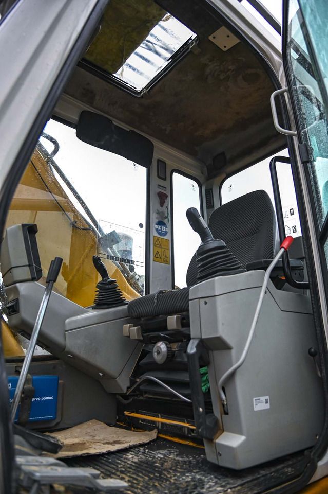 Ekskavator perayap Liebherr R934B: gambar 35 Ekskavator perayap Liebherr R934B: gambar 35