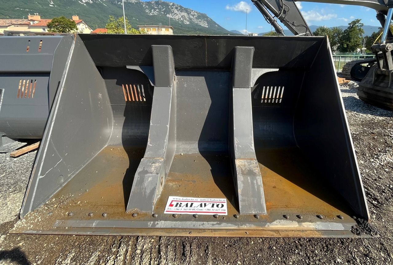 Loader bucket 3200 mm - Ember loader: gambar 1 Loader bucket 3200 mm - Ember loader: gambar 1