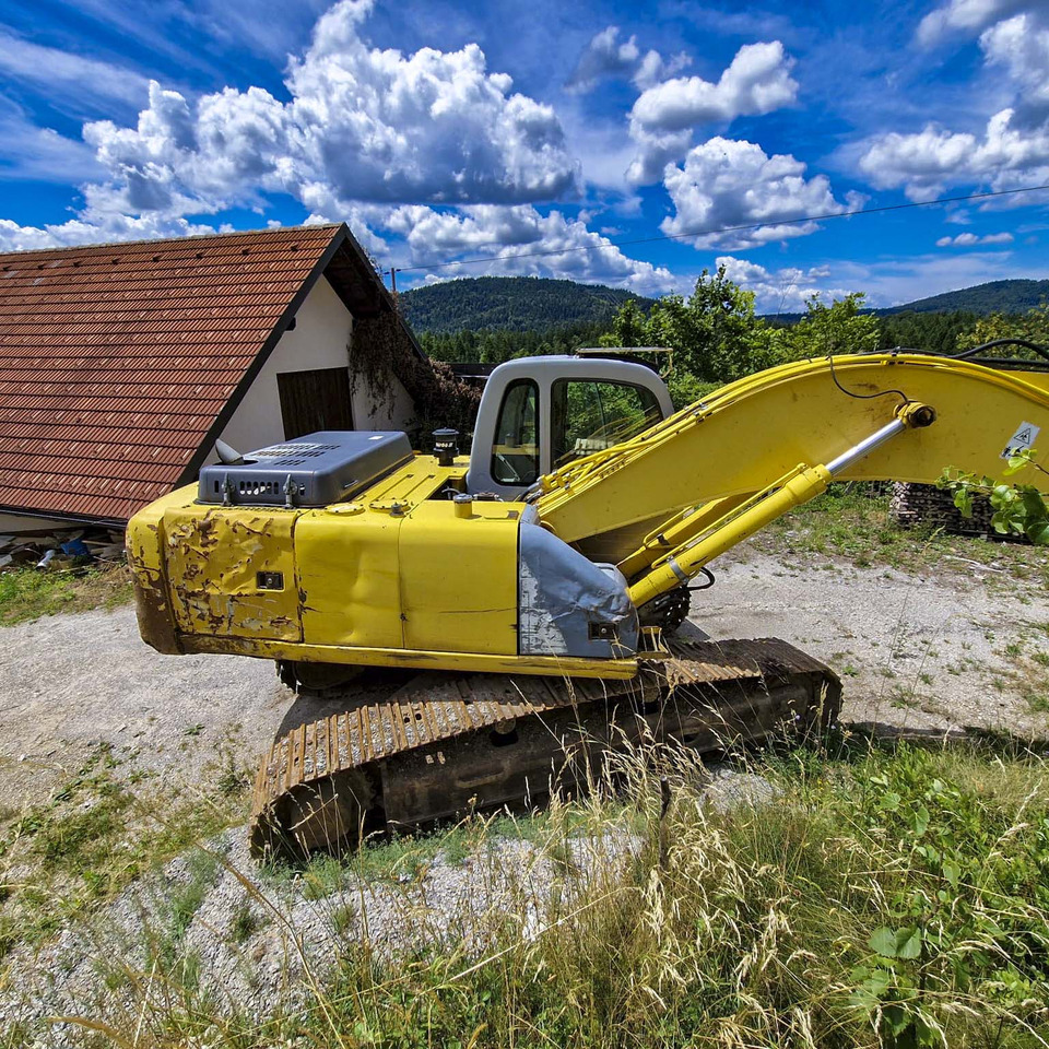 New Holland Kobelco E215 - Ekskavator perayap: gambar 4 New Holland Kobelco E215 - Ekskavator perayap: gambar 4