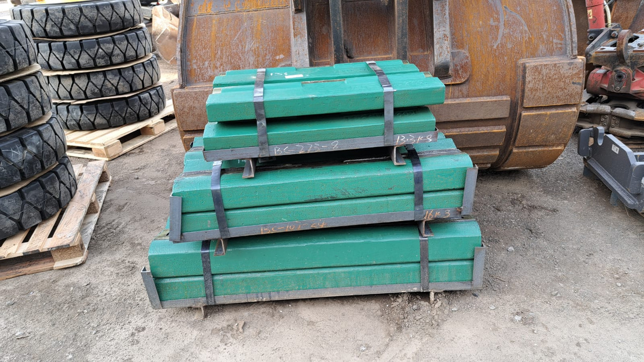 Blow bars for McCloskey I34, I44, I54 crusher - Suku cadang untuk Tanaman penghancur: gambar 3 Blow bars for McCloskey I34, I44, I54 crusher - Suku cadang untuk Tanaman penghancur: gambar 3