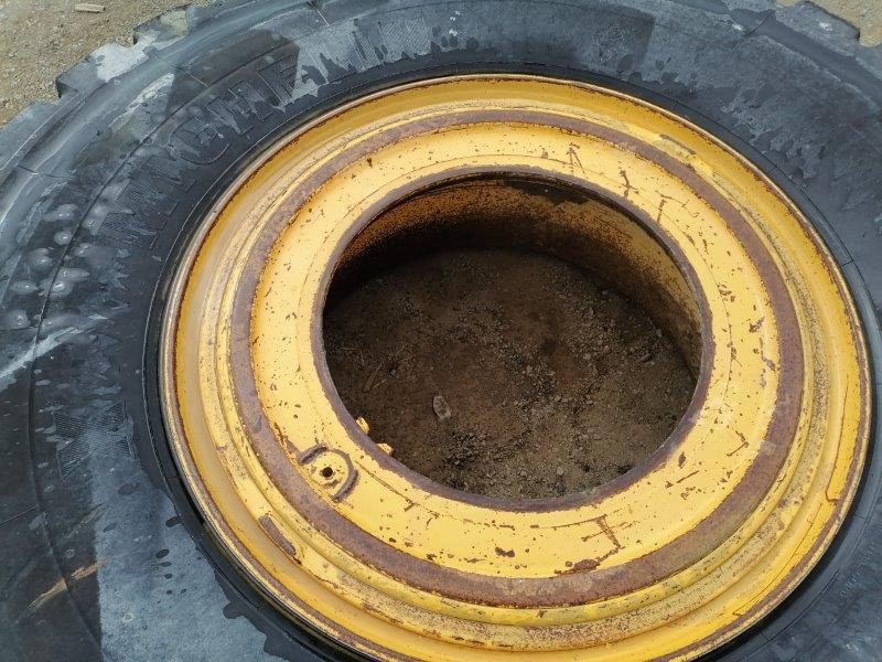 Tires with rims Euclid R36 haul - Suku cadang untuk Truk batu/ Dumper iebes: gambar 1 Tires with rims Euclid R36 haul - Suku cadang untuk Truk batu/ Dumper iebes: gambar 1