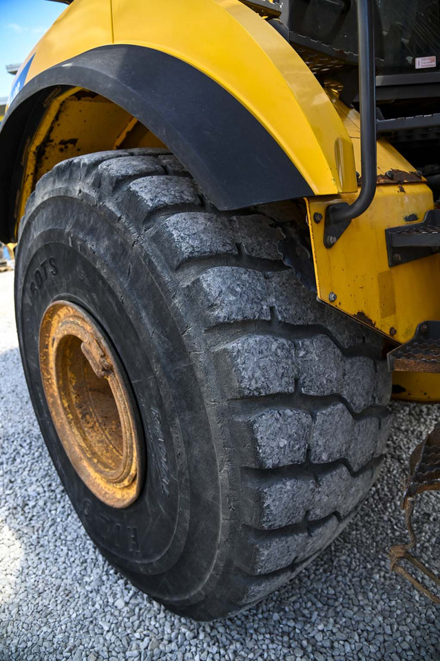 Tempat sampah artikulasi VOLVO A40F: gambar 28 Tempat sampah artikulasi VOLVO A40F: gambar 28