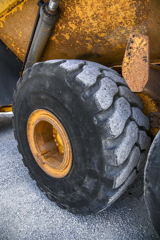 Tempat sampah artikulasi VOLVO A40F: gambar 36 Tempat sampah artikulasi VOLVO A40F: gambar 36