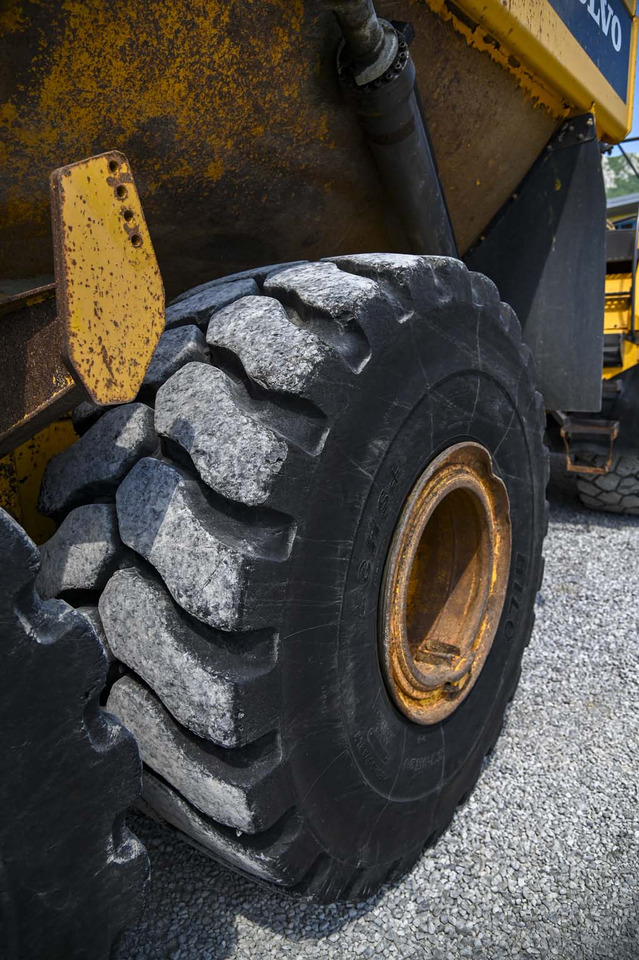 Tempat sampah artikulasi VOLVO A40F: gambar 48 Tempat sampah artikulasi VOLVO A40F: gambar 48