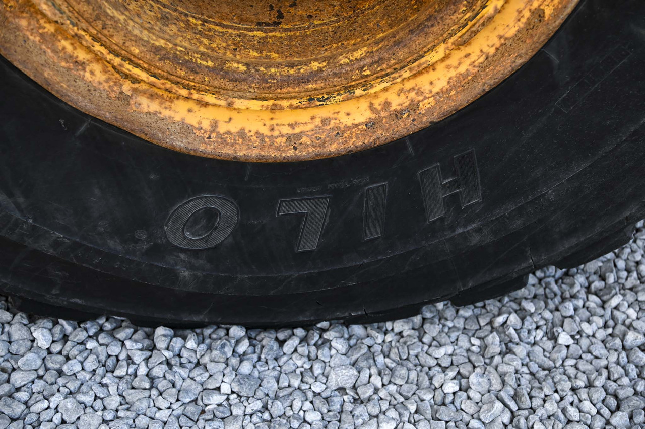 Tempat sampah artikulasi VOLVO A40F: gambar 30 Tempat sampah artikulasi VOLVO A40F: gambar 30