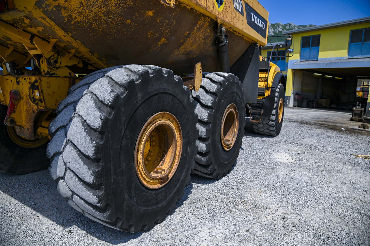 Tempat sampah artikulasi VOLVO A40F: gambar 43 Tempat sampah artikulasi VOLVO A40F: gambar 43