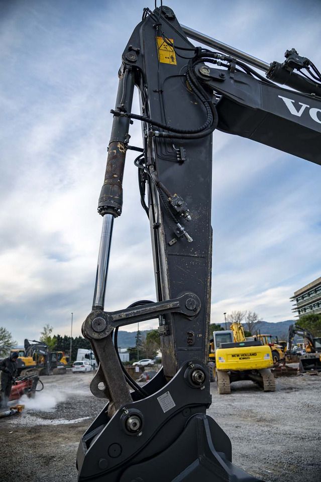 Ekskavator perayap VOLVO EC210CNL: gambar 18