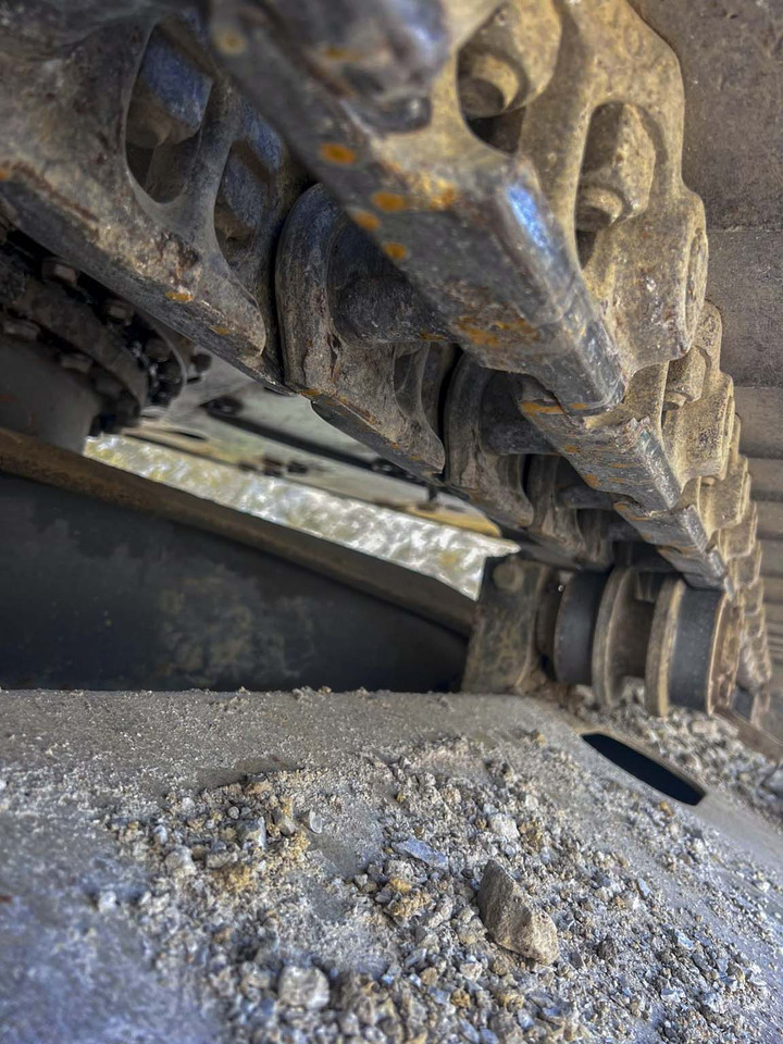 Ekskavator perayap VOLVO EC220D: gambar 6