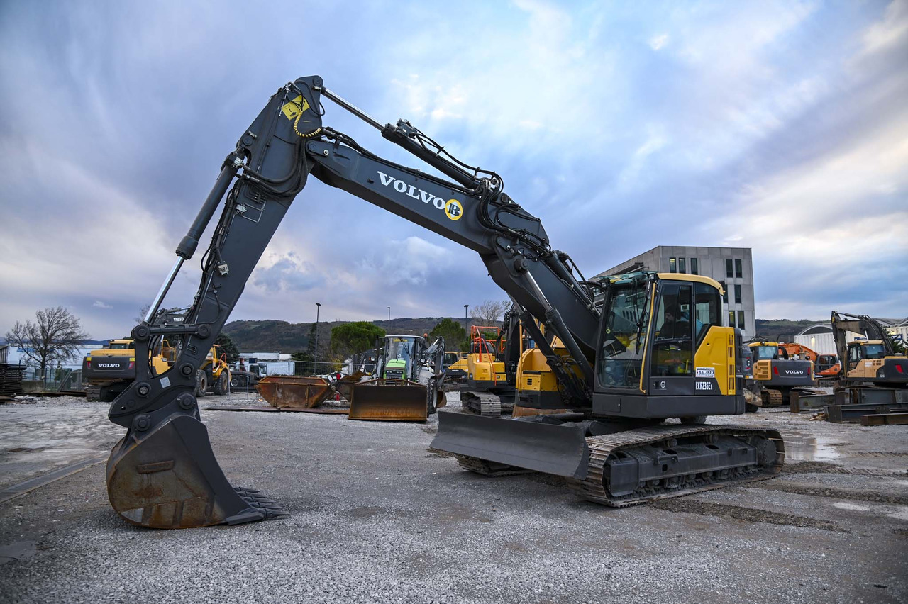 VOLVO ECR235EL - Ekskavator perayap: gambar 2 VOLVO ECR235EL - Ekskavator perayap: gambar 2