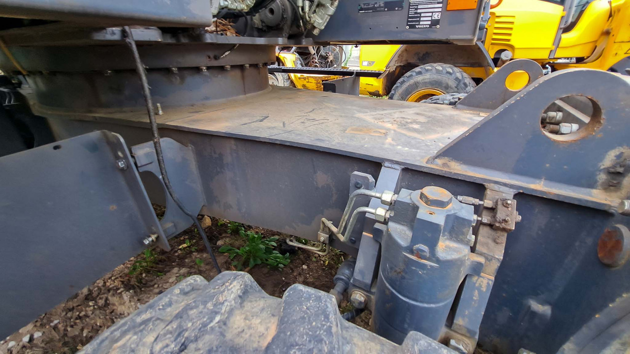 Ekskavator roda VOLVO EWR150E: gambar 46