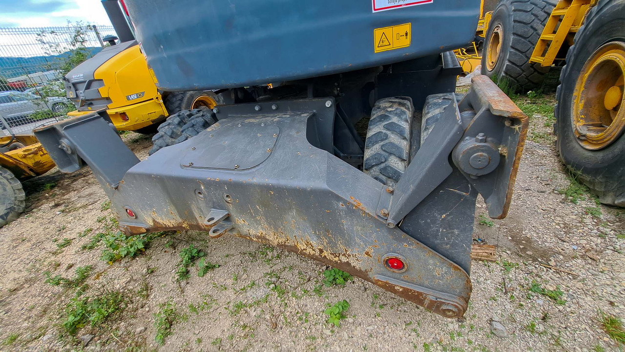 Ekskavator roda VOLVO EWR150E: gambar 17