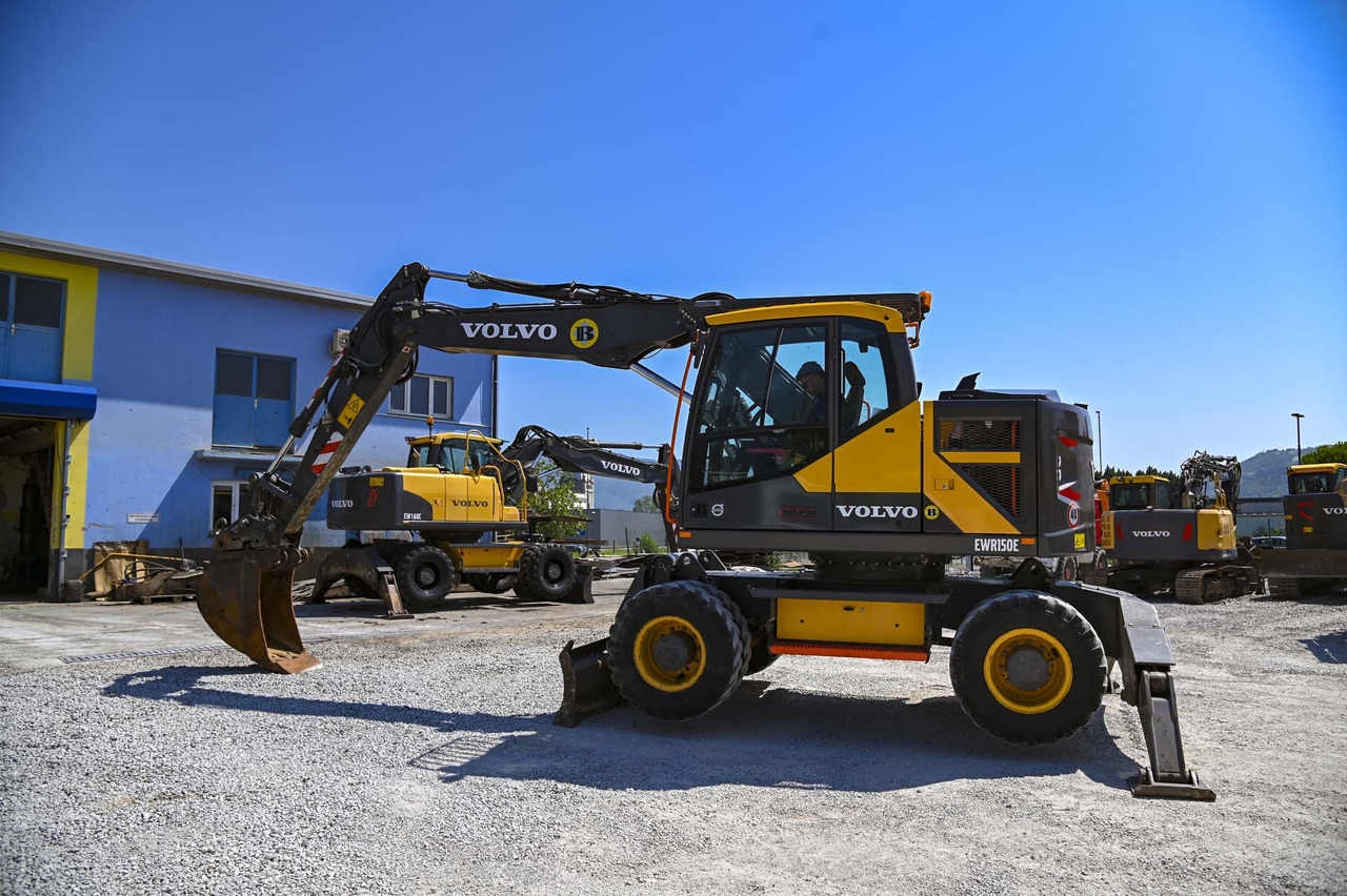 VOLVO EWR150E - Ekskavator roda: gambar 3 VOLVO EWR150E - Ekskavator roda: gambar 3