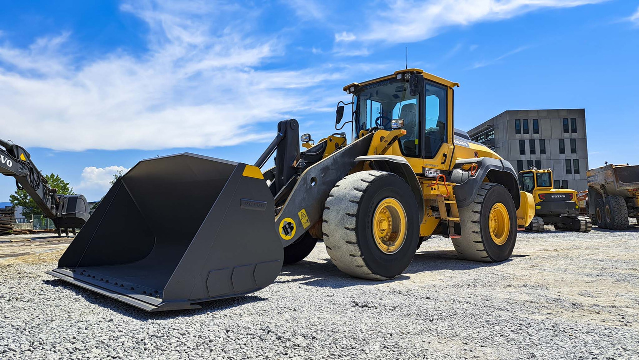 VOLVO L120H - Wheel loader: gambar 2 VOLVO L120H - Wheel loader: gambar 2